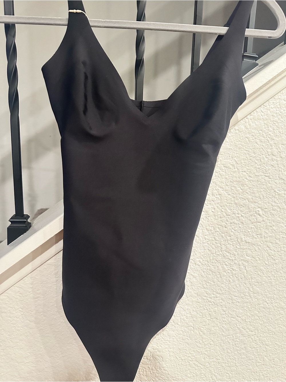Skims Women’s Black V-Neck Slim Fit Bodysuit- medium, NWT